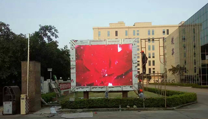 深圳市沙井戶外P5全彩LED顯示屏安裝調試完成